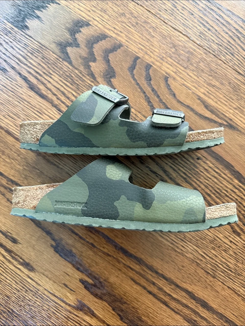 E Birkenstock Kids 33 Camo Green Two-Strap Arizona Sandals